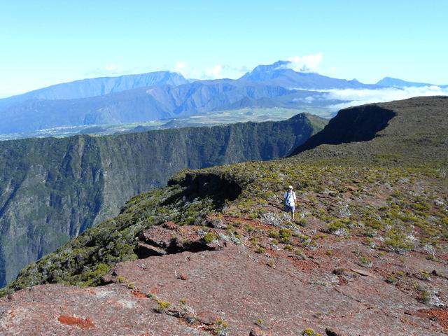 Les grandes plaques rouges du Piton Rouge des Remparts le bien nommé.