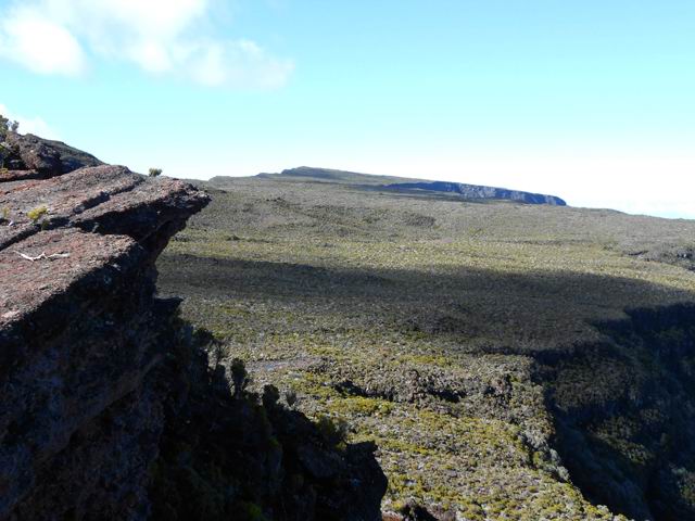 L'ensemble du Morne Langevin vu depuis le haut du Piton Rouge des Remparts