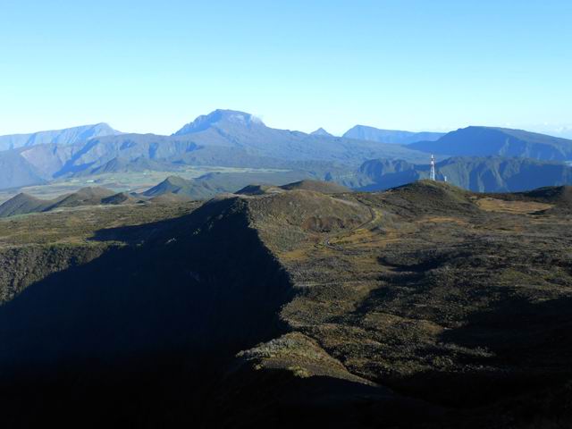 Le Piton de Sable et le Textor durant la montée de la Pente Zézé