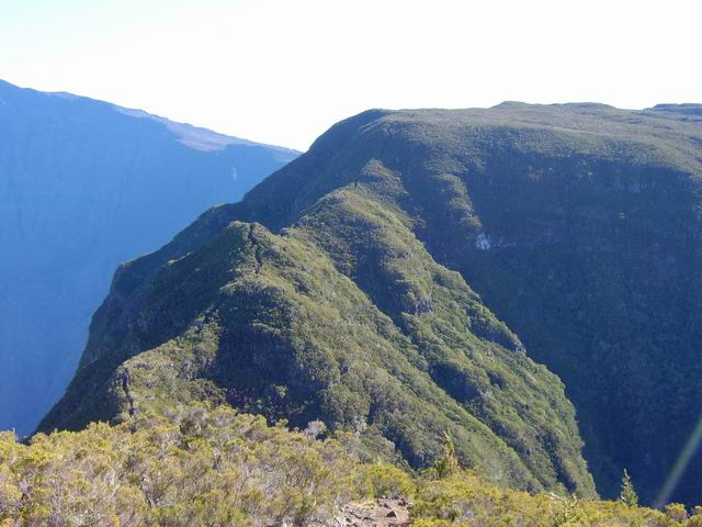 Sentier bien visible en direction du Sommet de l'Entre-Deux