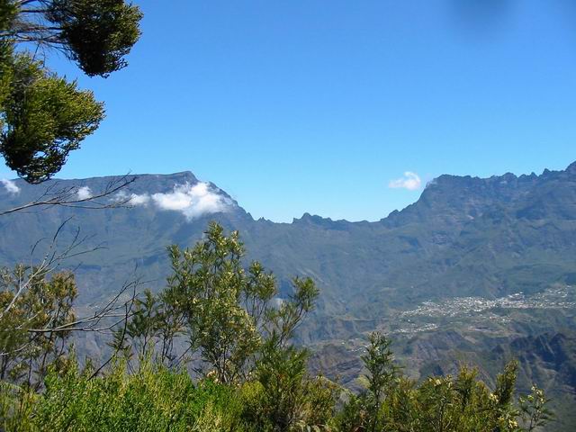 Vue sur Cilaos en arrivant au Dimitile sans monter au point de vue officiel