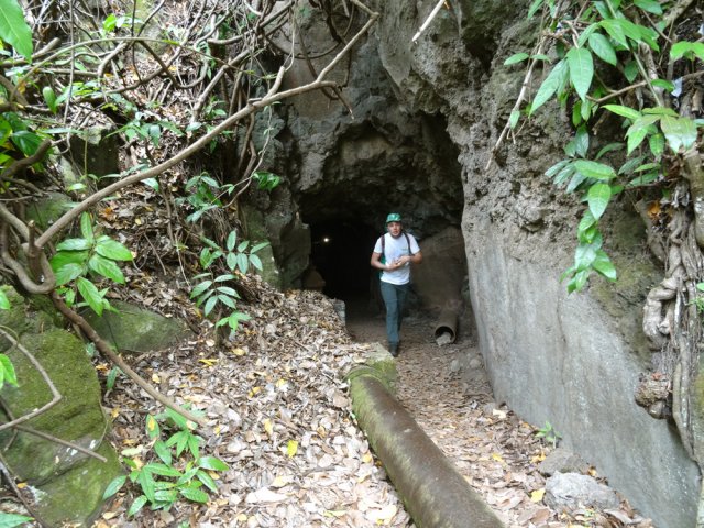Le tunnel a évité une autre passerelle contre la barre rocheuse