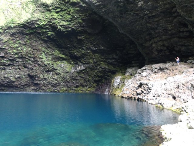 L'immense grotte au plafond fragile