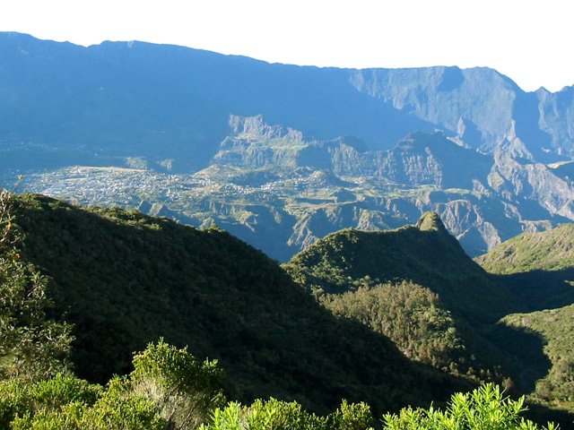 Un dernier regard sur Cilaos avant de franchir la Taïbit