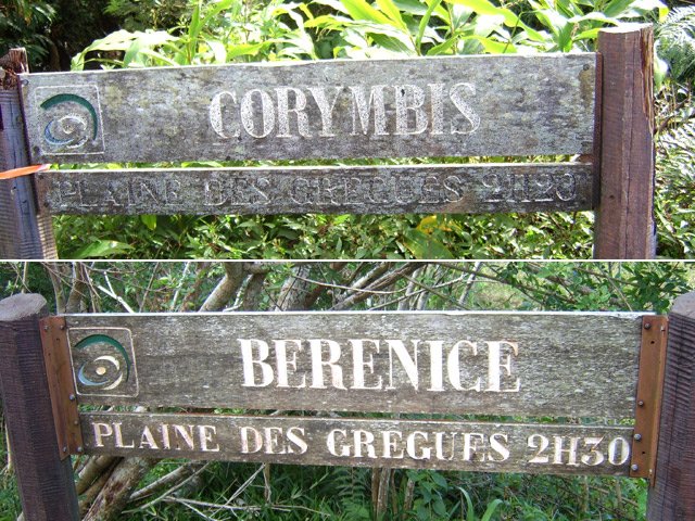 Les deux panneaux qui ont bien souffert depuis ce cliché