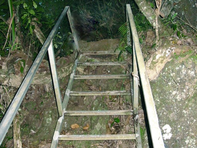 Certaines portions se franchissent avec des échelles