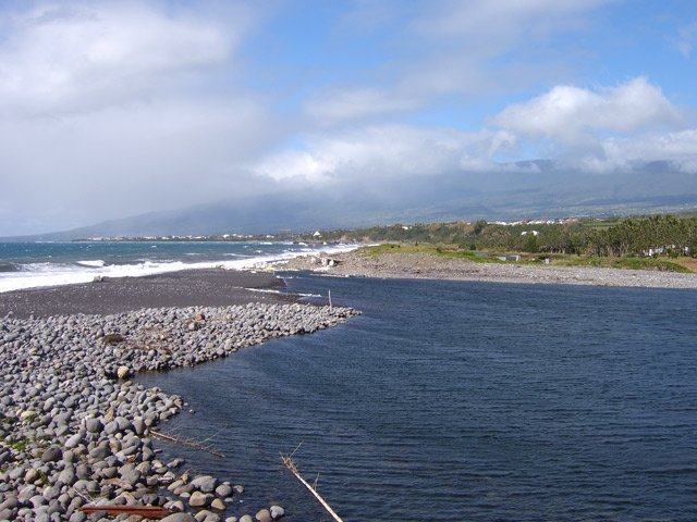 On aperçoit les pièges au plus étroit de la rivière