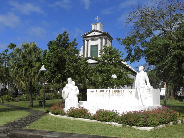 Le monument en mémoire de Louis Brunet, maire en 1882