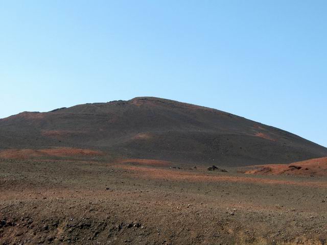 La face Nord du Piton Chisny depuis la route du Volcan
