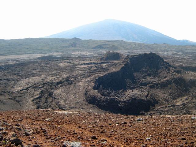 Les cratères Aubert de la Rue et la Fournaise
