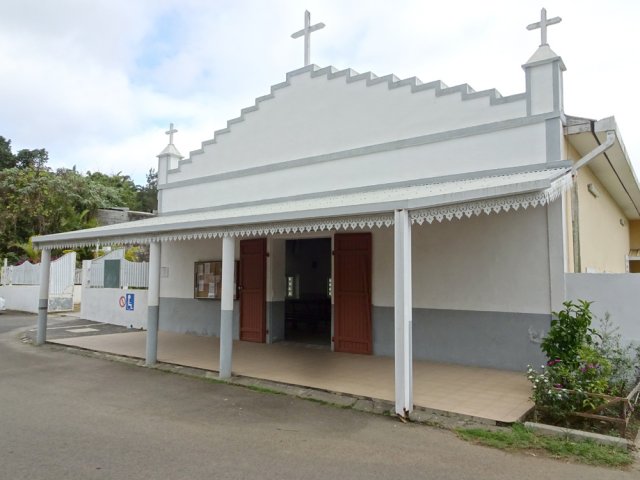 L'église est banale mais immense vu la taille du village