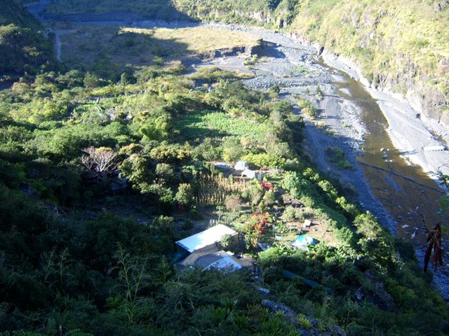 Vue sur l'Îlet Albert ou l'on va bientôt arriver en fin de descente