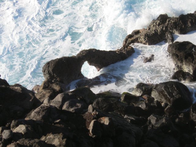 Attention, descente dangereuse pour s'approcher de l'arche