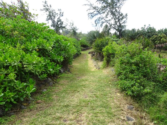 Le retour au parking s'effectue sur un agréable sentier herbeux