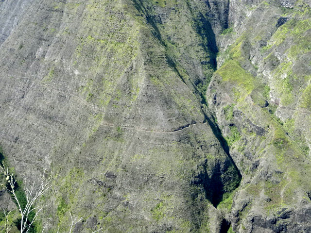 Toute la journée, on distingue la Canalisation des Orangers
