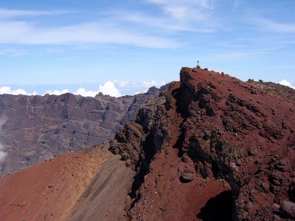 On ne peut monter plus haut dans cette région du Globe (Cyril sur rocher du sommet + 1,86 m)
