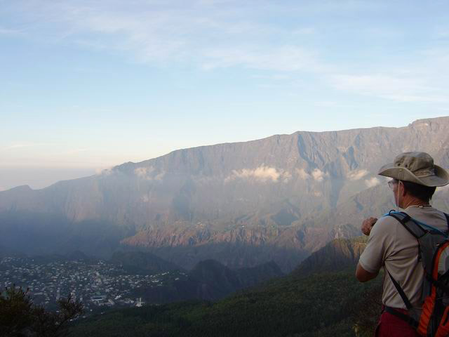 Vue sur Cilaos avant d'entreprendre la descente