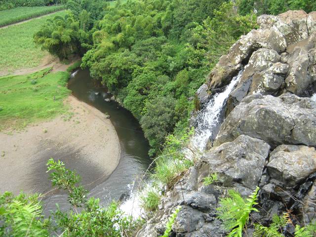 Rivière Sainte-Suzanne vue du haut de la cascade