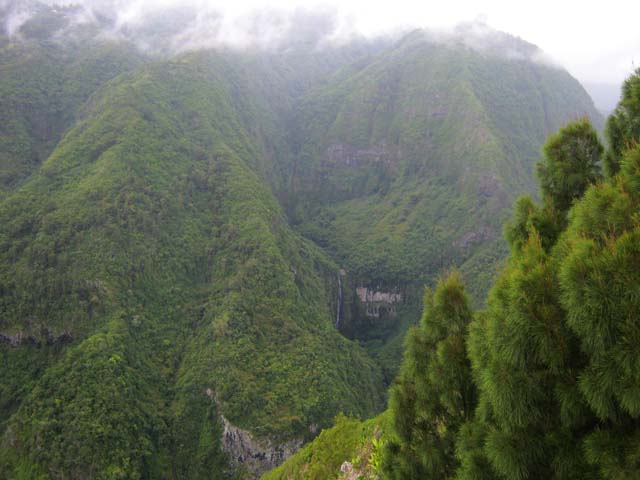 La vallée de la Rivière Saint-Denis et le Bassin Diable