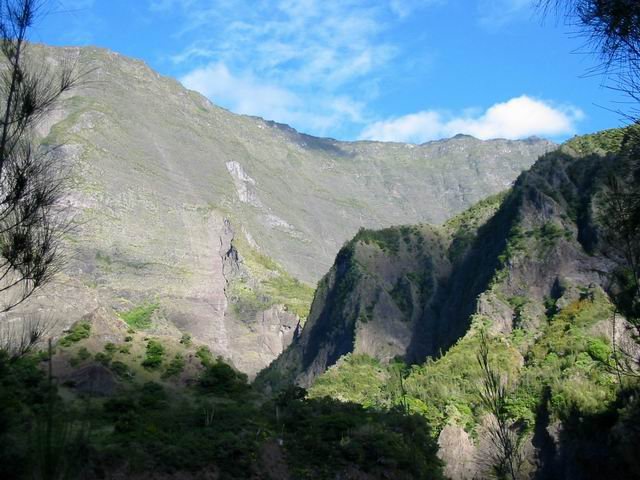 La Fenêtre des Makes vue du Parc à Tortues sur le sentier Burel