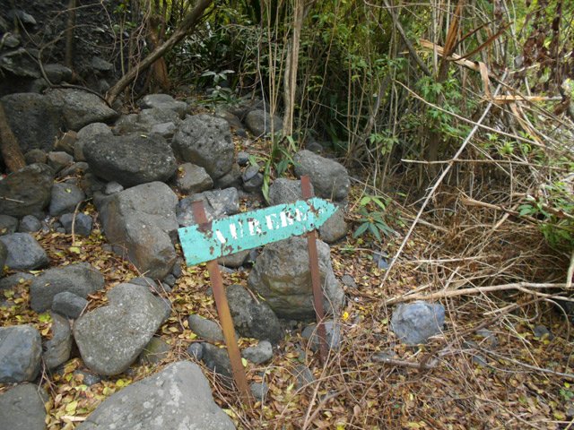Une des deux pancartes lontan