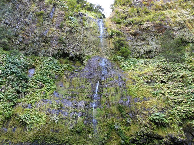 Haute mais modeste cascade