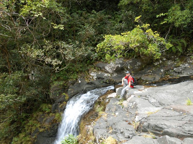 Cinq minutes de repos, 144 mètres au-dessus du bassin suivant