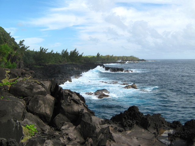Un quai battu par les lames