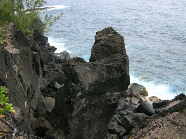 Côte déchiquetée vers la Pointe Bellevue