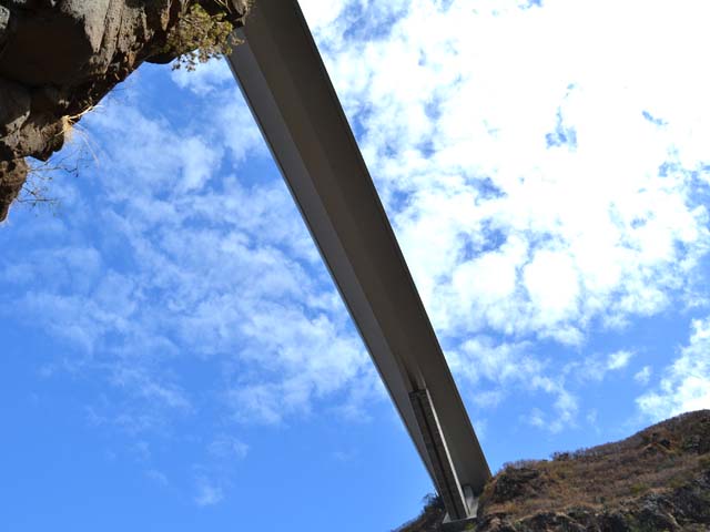 Passage à l'aplomb du pont de la RN1