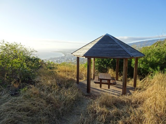 Un des trois kiosques avec vues sur Saint-Denis