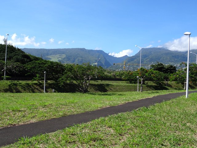 D'autres pistes agréables partent vers la ville