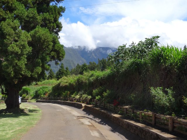 La petite route en fin de descente