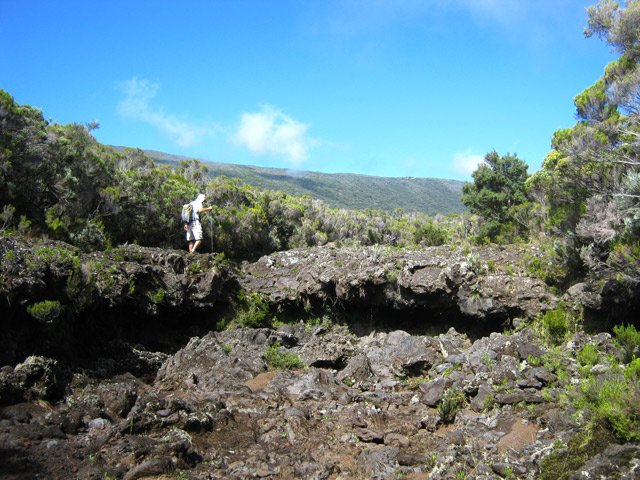 Il faut passer quelques chutes à sec sans danger ni difficulté