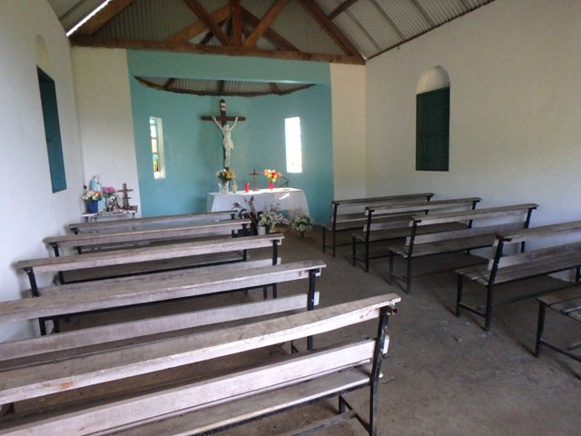 Petite halte à la chapelle en début de descente