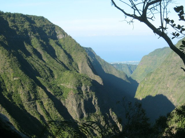 Vue sur la canalisation des Hirondelles durant la descente