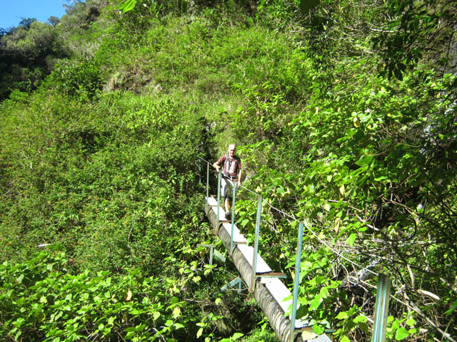 Traversée obligatoire par la passerelle