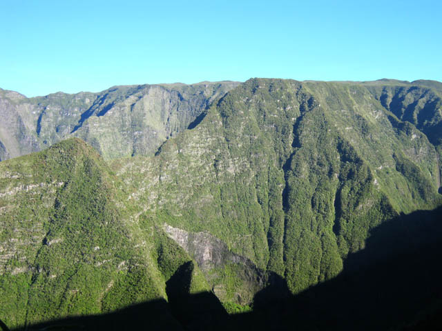 Début de la plongée avec vue sur le Coteau de Cendres
