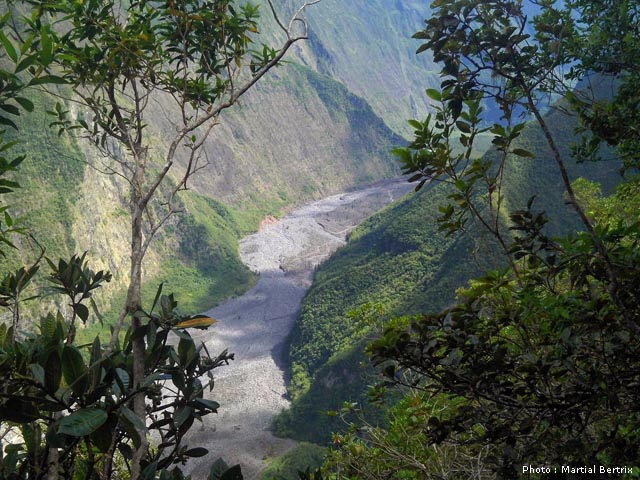 La Rivière des Remparts depuis la montée par le Sentier Dimitile