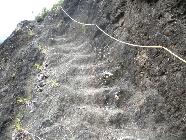 Marches usées mais en pierre solide