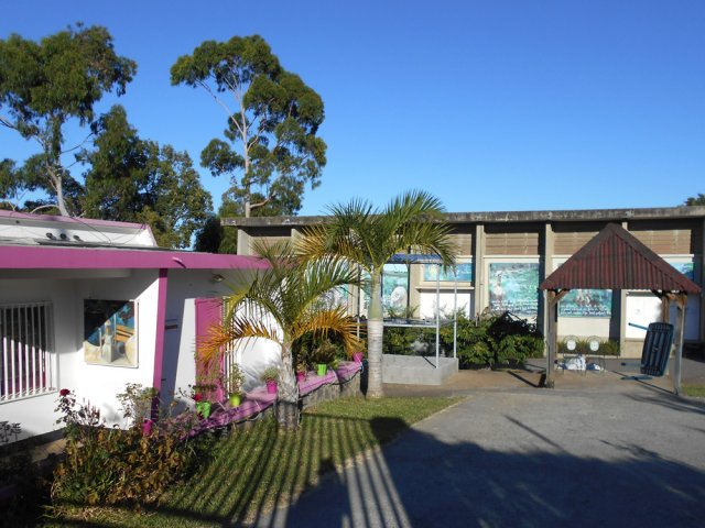 Tout près de l'alambic, la CAHEB, spécialisée dans les huiles essentielles