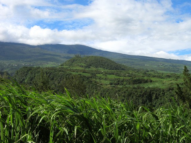 Des vues sur le Piton Bel-Air, bientôt la fin de la descente