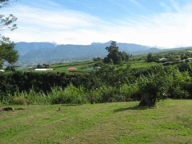 Vue sur le Piton des Neiges et le Grand Bénare depuis l'Espace Vidot