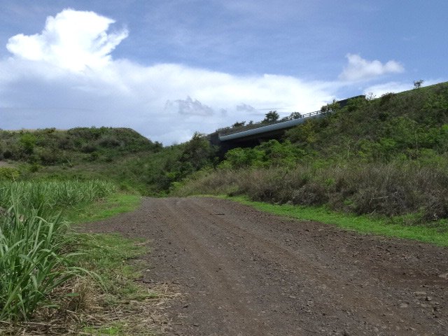 Le Chemin Bruniquel après le pont sous la RN1