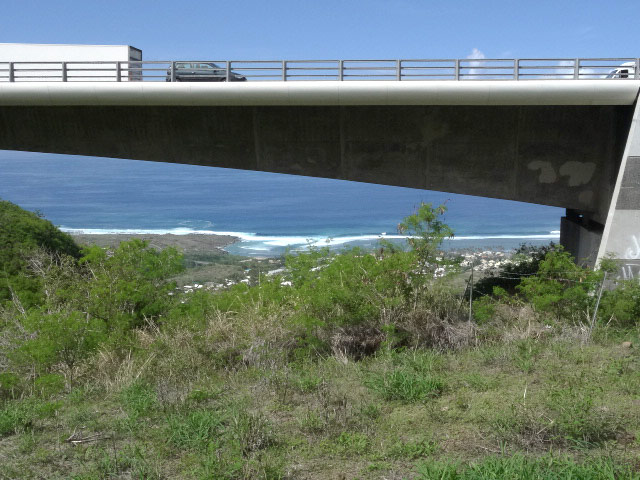 Le pont de la Route des Tamarins qui passe au-dessus de la Ravine Tabac