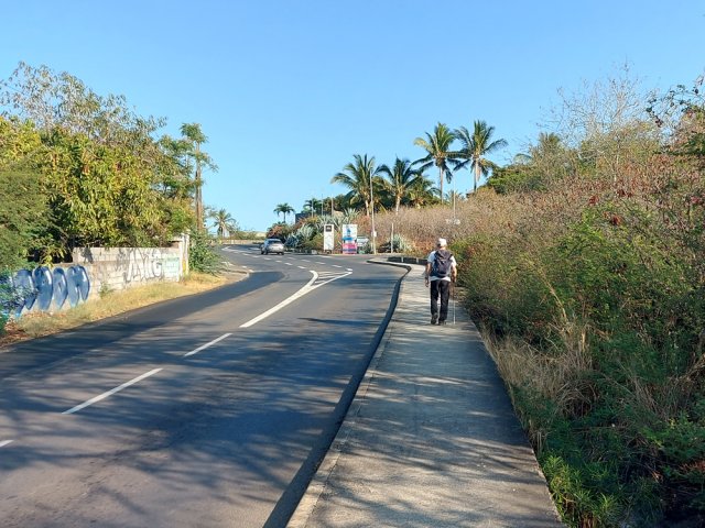 La Rue Georges Pompidou avec beaucoup de circulation