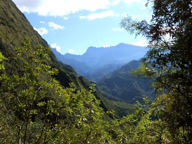 En fin de montée, on voit presque tout le Cirque de Cilaos
