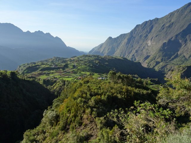 Magnifiques panoramas sur l'Îlet à Cordes, le Dimitile et la Fenêtre des Makes