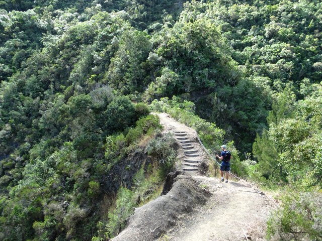 Ralentir le pas sur le Petit Rein pour profiter des vallées de chaque côté