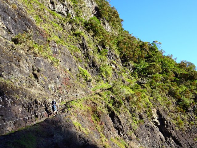 Le long escalier sécurisé remontant vers Deux Fesses